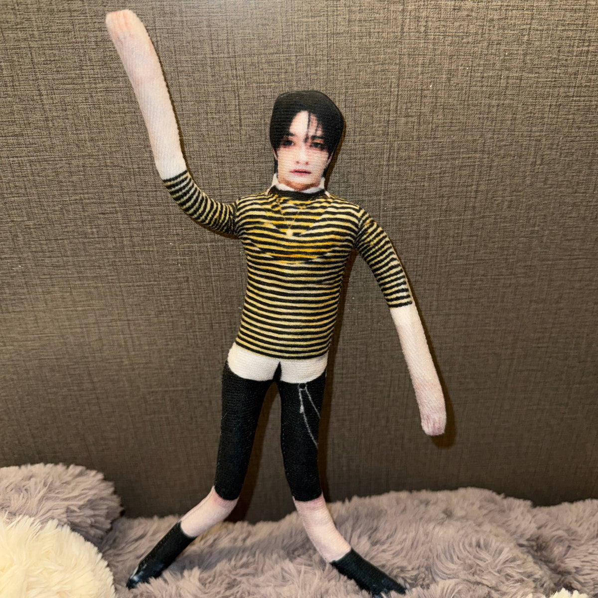 구부리고 돌릴 수 있는 스트레이 키즈 인형 — 리노