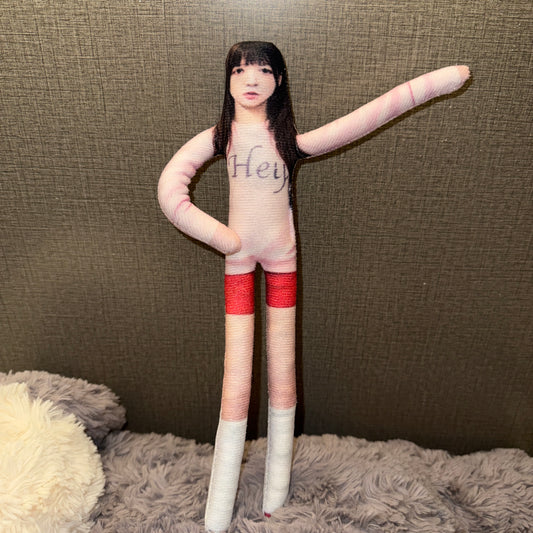 Bendable, Twistable ILLIT Doll—Moka