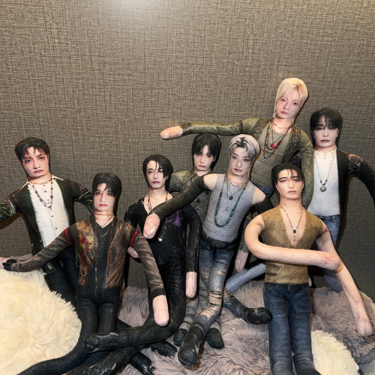 Boneco ATEEZ Articulado e Torçável — Conjunto Completo com os 8 Membros